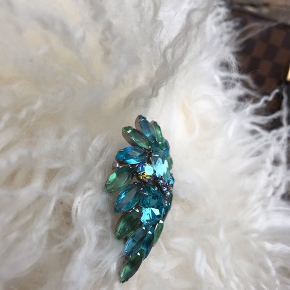 Weiss Brooch - Picture 3 of 15